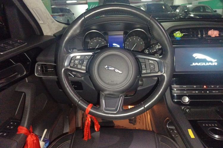Used Jaguar F-PACE 2019 2.0T Four-Wheel Drive Urban Luxury Edition Steering Wheel