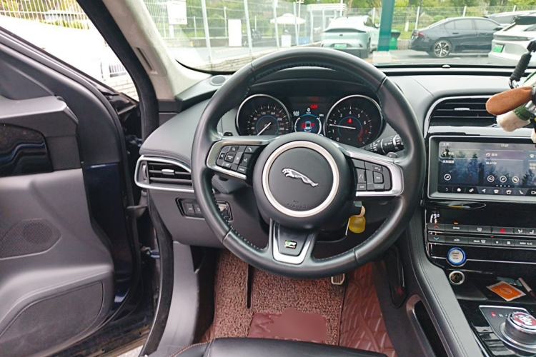 Used Jaguar F-PACE 2019 2.0T Four-Wheel Drive Urban Luxury Edition Steering Wheel