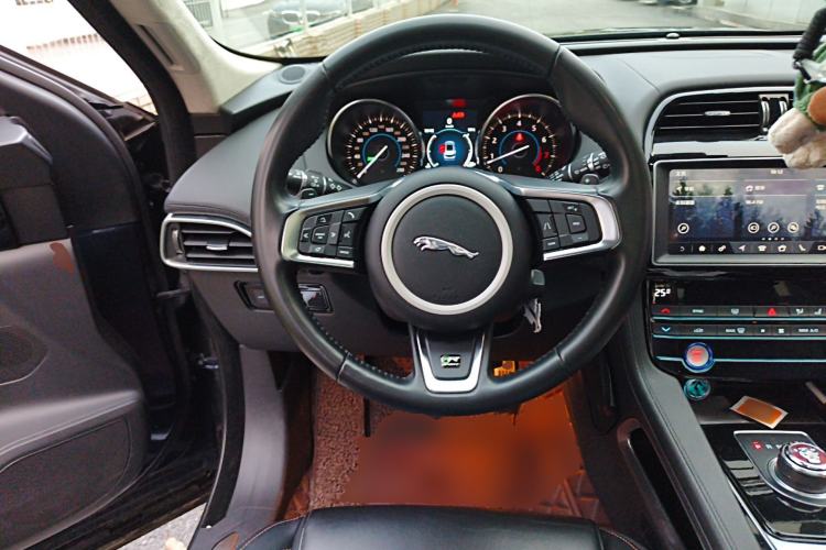 Used Jaguar F-PACE 2019 2.0T Four-Wheel Drive Urban Luxury Edition Steering Wheel