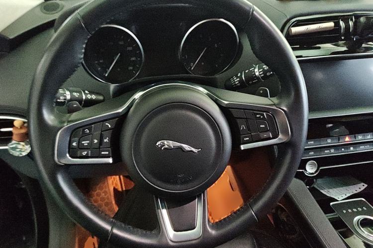 Used Jaguar F-PACE 2019 2.0T Four-Wheel Drive Urban Luxury Edition Steering Wheel