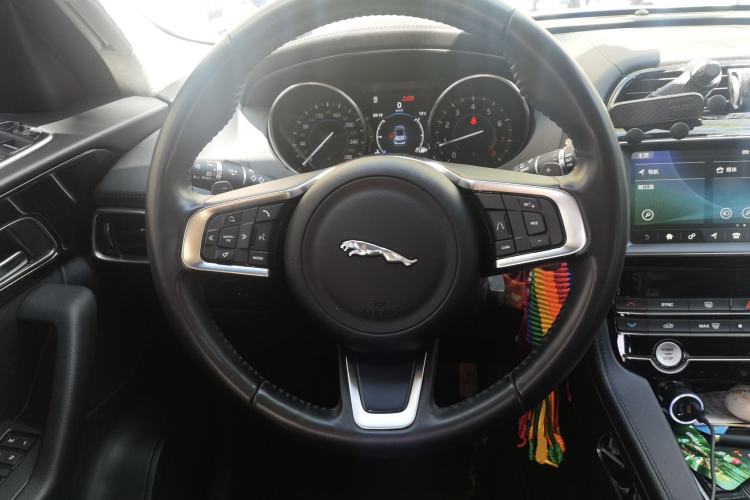 Used Jaguar F-PACE 2019 2.0T Four-Wheel Drive Urban Luxury Edition Steering Wheel