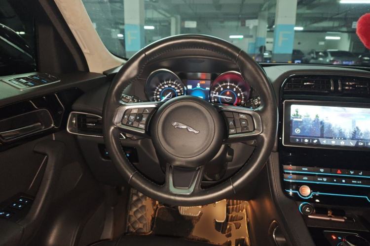 Used Jaguar F-PACE 2019 2.0T Four-Wheel Drive Urban Luxury Edition Steering Wheel