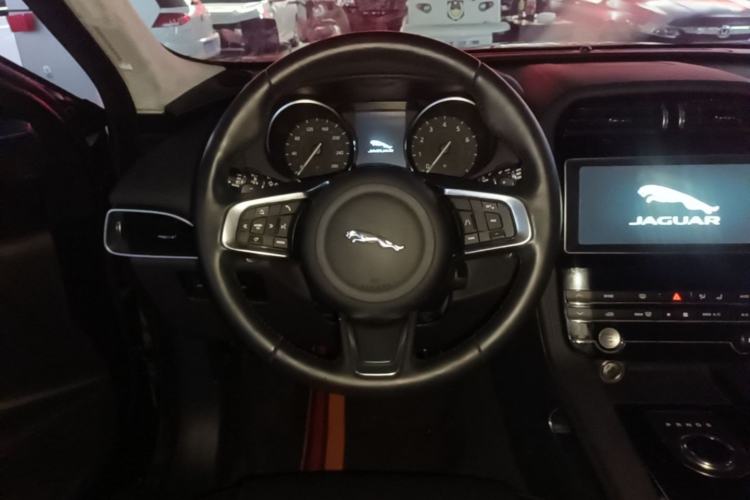 Used Jaguar F-PACE 2019 2.0T Four-Wheel Drive Urban Luxury Edition Steering Wheel