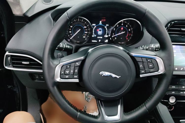 Used Jaguar F-PACE 2019 2.0T Four-Wheel Drive Urban Luxury Edition Steering Wheel