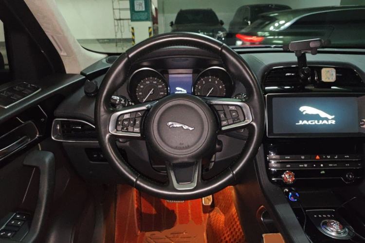 Used Jaguar F-PACE 2019 2.0T Four-Wheel Drive Urban Luxury Edition Steering Wheel