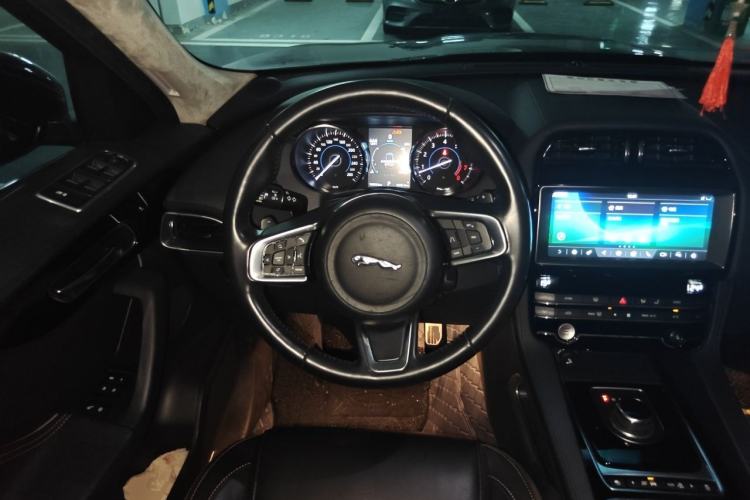 Used Jaguar F-PACE 2019 2.0T Four-Wheel Drive Urban Luxury Edition Steering Wheel