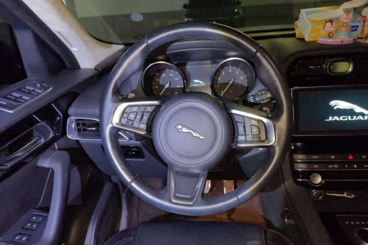 Used Jaguar F-PACE 2019 2.0T Four-Wheel Drive Urban Luxury Edition Steering Wheel