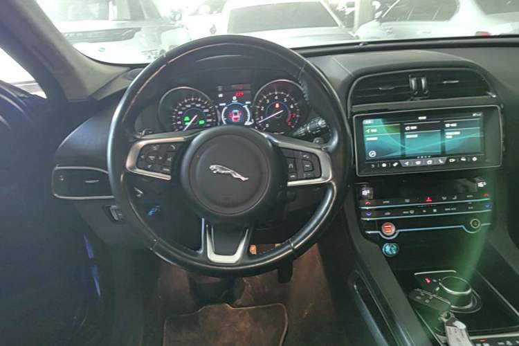 Used Jaguar F-PACE 2019 2.0T All-Wheel Drive R-Sport Sport Edition Steering Wheel