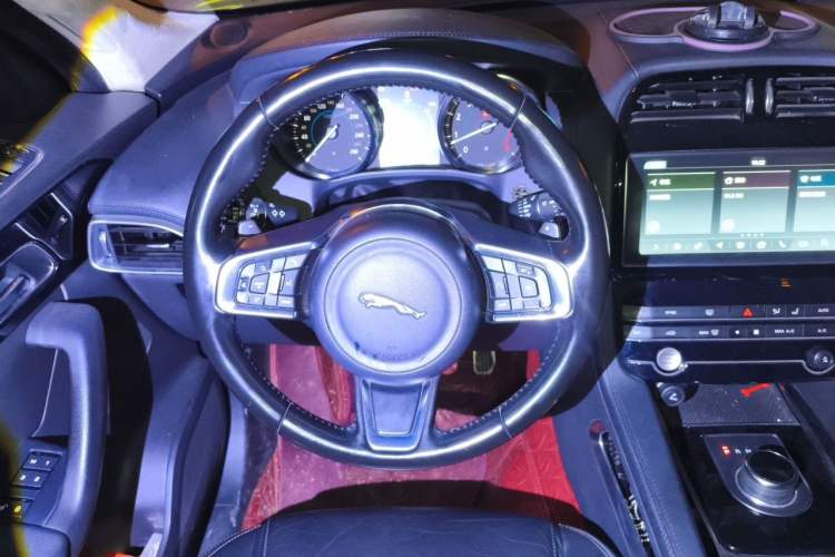 Used Jaguar F-PACE 2019 2.0T Four-Wheel Drive Urban Luxury Edition Steering Wheel