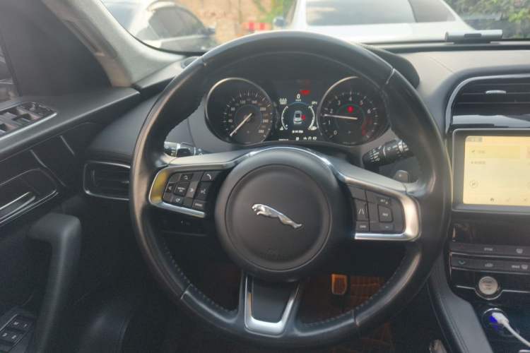 Used Jaguar F-PACE 2019 2.0T Four-Wheel Drive Urban Luxury Edition Steering Wheel