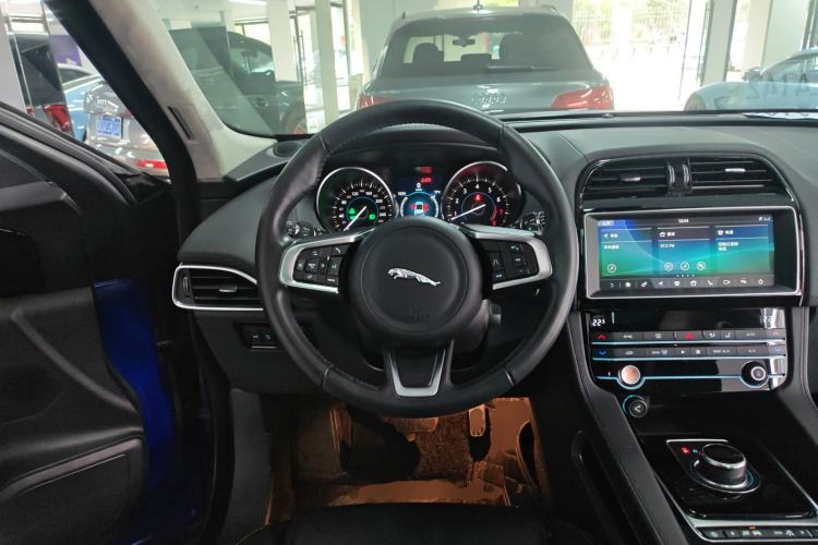 Used Jaguar F-PACE 2019 2.0T Four-Wheel Drive Urban Luxury Edition Steering Wheel