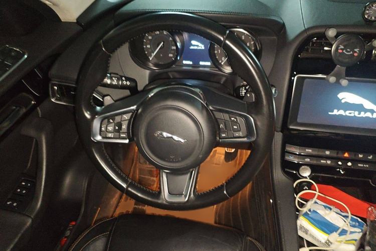 Used Jaguar F-PACE 2019 2.0T Four-Wheel Drive Urban Luxury Edition Steering Wheel