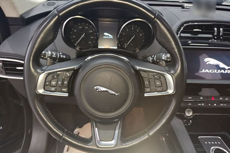 Used Jaguar F-PACE 2019 2.0T Four-Wheel Drive Urban Luxury Edition Steering Wheel