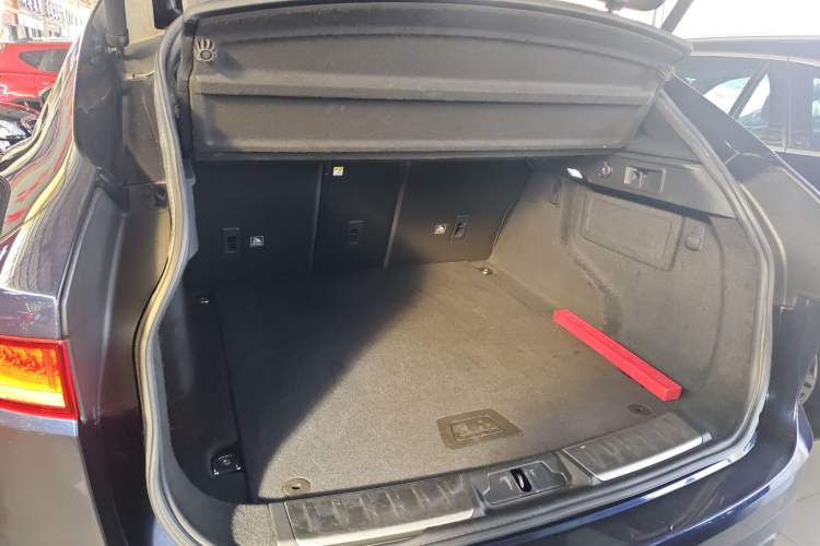 Used Jaguar F-PACE 2019 2.0T Four-Wheel Drive Urban Luxury Edition Trunk