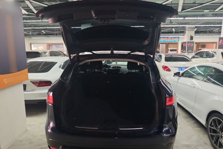 Used Jaguar F-PACE 2019 2.0T Four-Wheel Drive Urban Luxury Edition Trunk