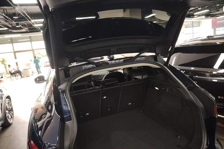 Used Jaguar F-PACE 2019 2.0T Four-Wheel Drive Urban Luxury Edition Trunk