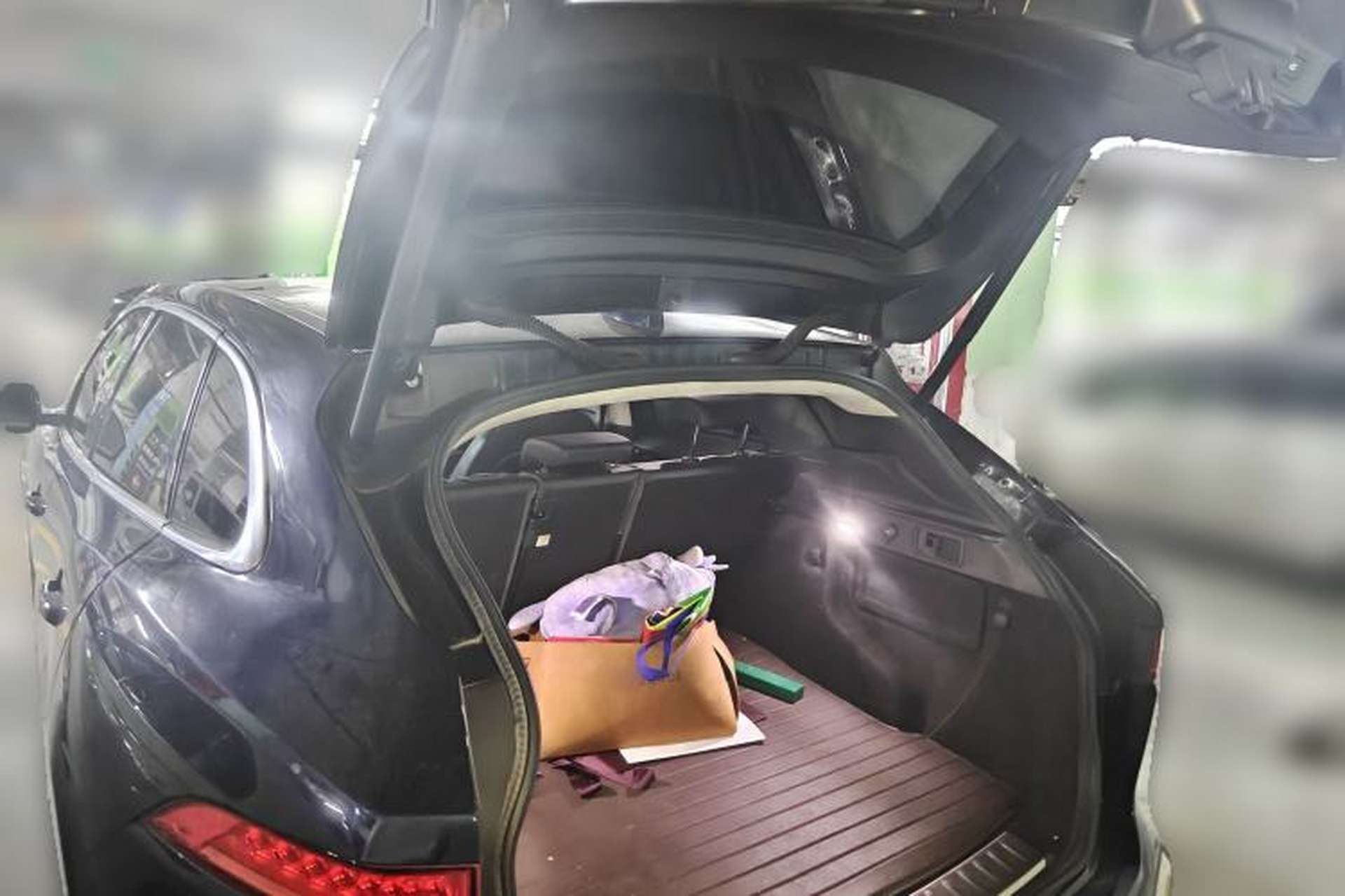 Used Jaguar F-PACE 2019 2.0T Two-Wheel Drive Urban Deluxe Edition Trunk