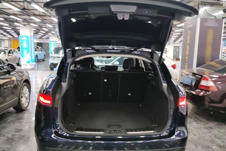 Used Jaguar F-PACE 2019 2.0T Four-Wheel Drive Urban Luxury Edition Trunk