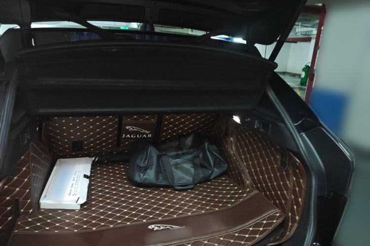 Used Jaguar F-PACE 2019 2.0T Four-Wheel Drive Urban Luxury Edition Trunk