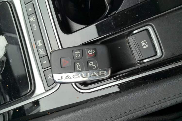 Used Jaguar F-PACE 2019 2.0T Two-Wheel Drive Urban Deluxe Edition Vehicle Key