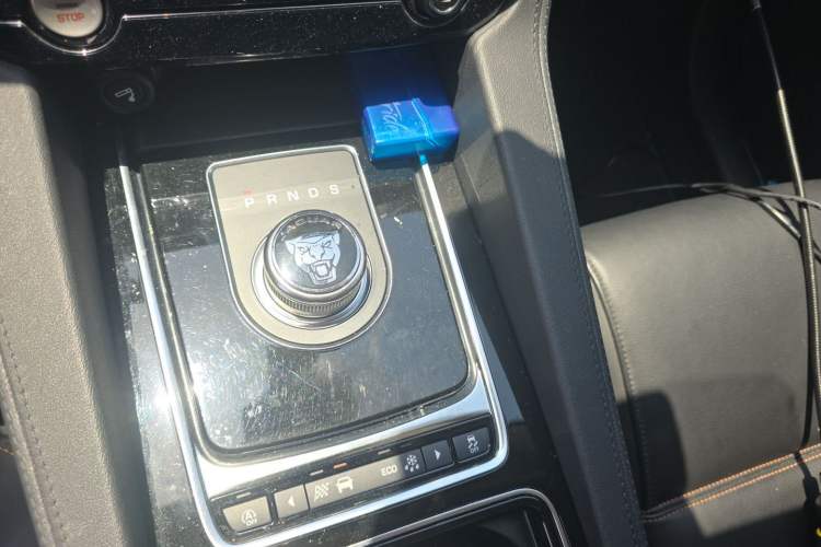 Used Jaguar F-PACE 2019 2.0T Four-Wheel Drive Urban Luxury Edition Gear Lever