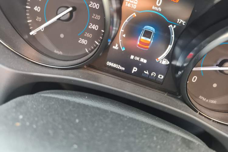 Used Jaguar F-PACE 2019 2.0T Four-Wheel Drive Urban Luxury Edition Odometer Close Up