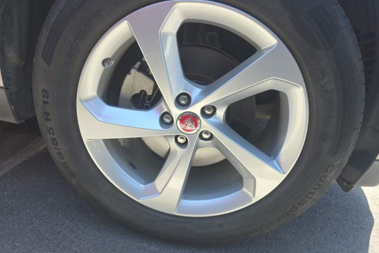 Used Jaguar F-PACE 2019 2.0T Four-Wheel Drive Urban Luxury Edition Right Front Wheel Hub