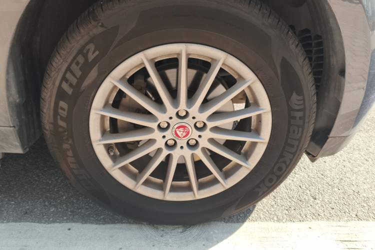 Used Jaguar F-PACE 2019 2.0T Four-Wheel Drive Urban Luxury Edition Right Front Wheel Hub