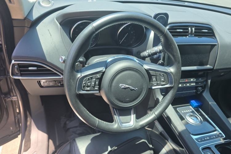 Used Jaguar F-PACE 2019 2.0T Four-Wheel Drive Urban Luxury Edition Steering Wheel