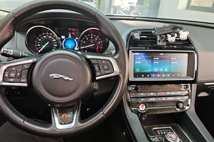 Used Jaguar F-PACE 2019 2.0T All-Wheel Drive R-Sport Sport Edition Interior 2