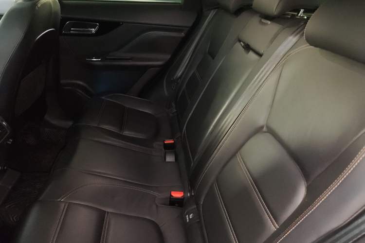 Used Jaguar F-PACE 2019 2.0T All-Wheel Drive R-Sport Sport Edition Interior 4