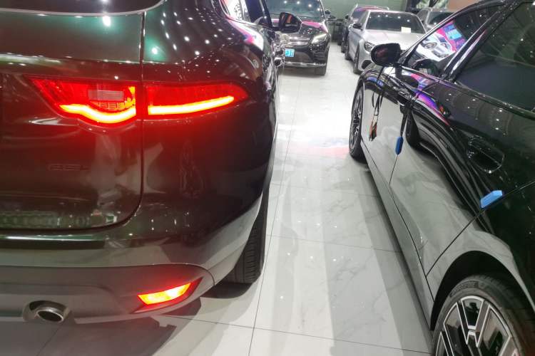 Used Jaguar F-PACE 2019 2.0T All-Wheel Drive R-Sport Sport Edition Right Rear Taillight