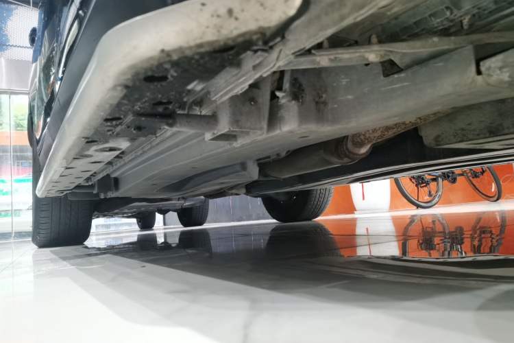 Used Jaguar F-PACE 2019 2.0T All-Wheel Drive R-Sport Sport Edition Right Side Sill