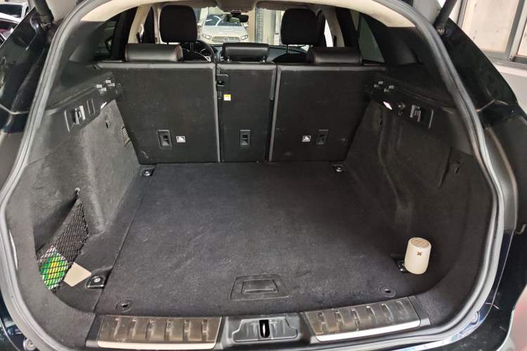Used Jaguar F-PACE 2019 2.0T All-Wheel Drive R-Sport Sport Edition Trunk