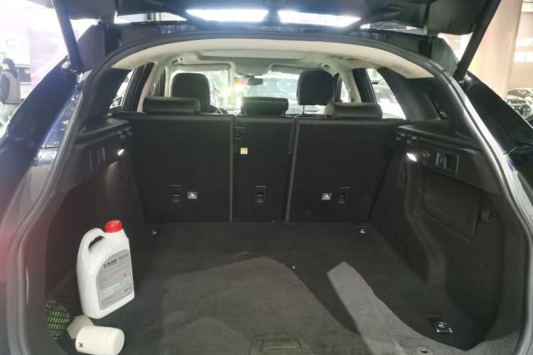 Used Jaguar F-PACE 2019 2.0T All-Wheel Drive R-Sport Sport Edition Trunk
