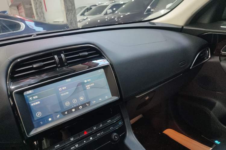Used Jaguar F-PACE 2019 2.0T Four-Wheel Drive Urban Luxury Edition Audio And AC Panel