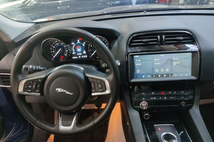 Used Jaguar F-PACE 2019 2.0T Four-Wheel Drive Urban Luxury Edition Interior 2