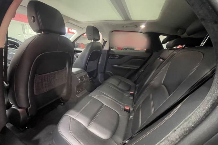 Used Jaguar F-PACE 2019 2.0T Four-Wheel Drive Urban Luxury Edition Interior 3