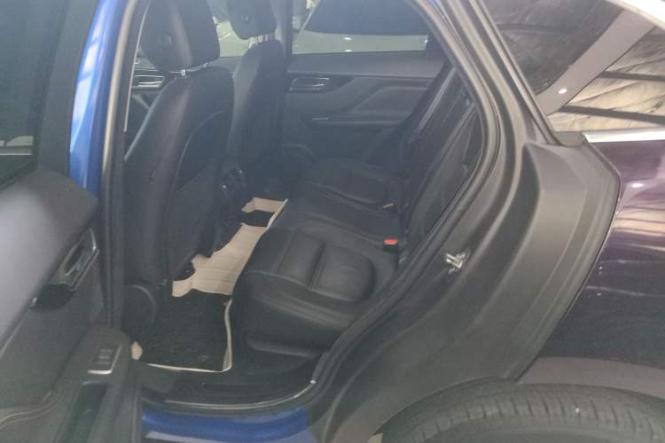 Used Jaguar F-PACE 2019 2.0T Four-Wheel Drive Urban Luxury Edition Interior 4