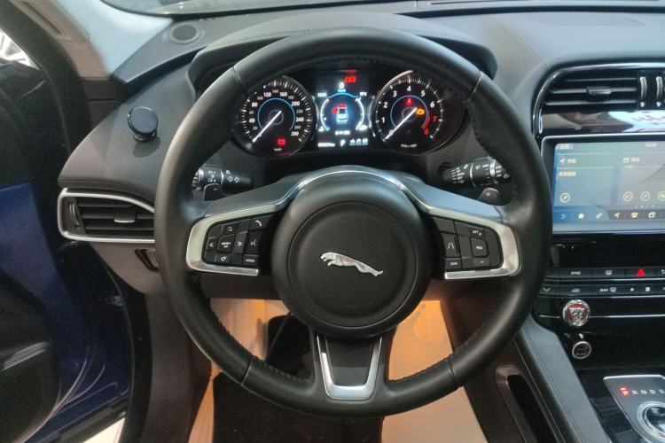 Used Jaguar F-PACE 2019 2.0T Four-Wheel Drive Urban Luxury Edition Steering Wheel