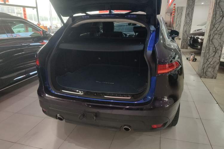 Used Jaguar F-PACE 2019 2.0T Four-Wheel Drive Urban Luxury Edition Trunk