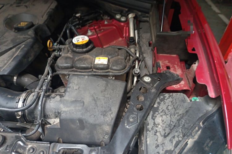 Used Jaguar F-PACE 2019 2.0T Two-Wheel Drive Urban Deluxe Edition Engine Bay Left