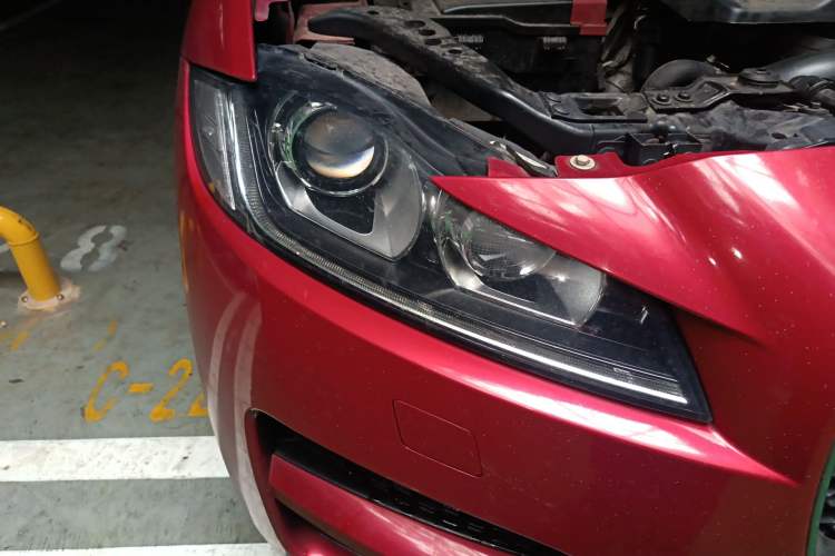 Used Jaguar F-PACE 2019 2.0T Two-Wheel Drive Urban Deluxe Edition Right Front Headlight