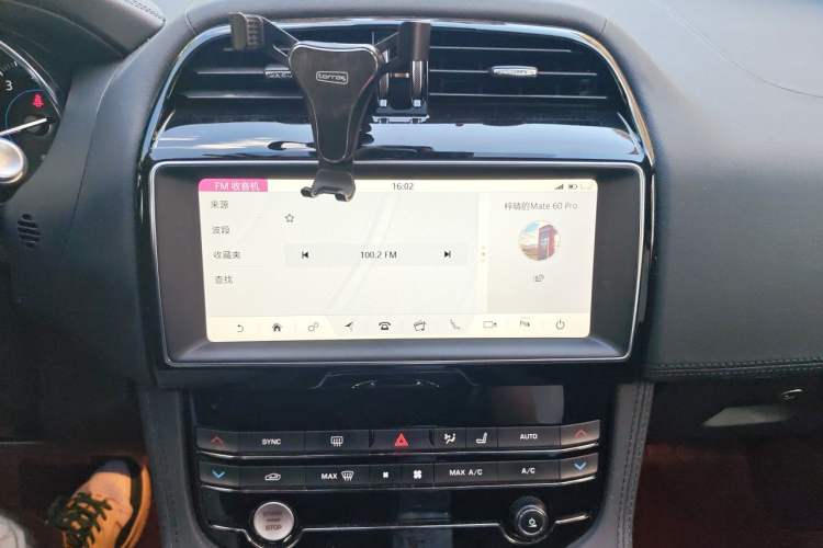 Used Jaguar F-PACE 2019 2.0T Four-Wheel Drive Urban Luxury Edition Audio And AC Panel