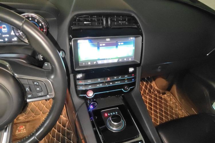 Used Jaguar F-PACE 2019 2.0T Four-Wheel Drive Urban Luxury Edition Audio And AC Panel