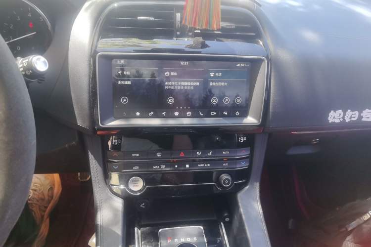 Used Jaguar F-PACE 2019 2.0T Four-Wheel Drive Urban Luxury Edition Audio And AC Panel
