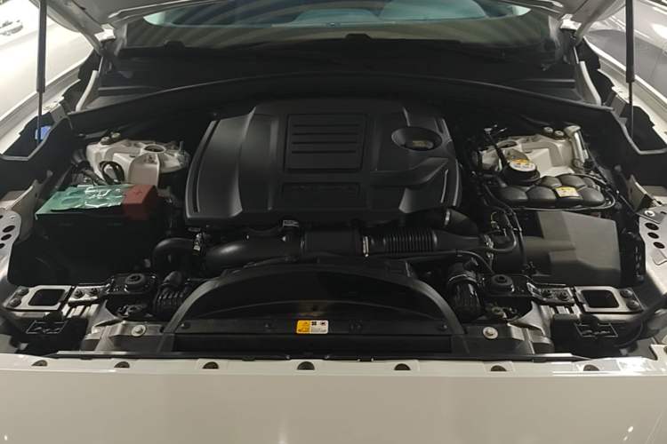 Used Jaguar F-PACE 2019 2.0T Four-Wheel Drive Urban Luxury Edition Engine Bay