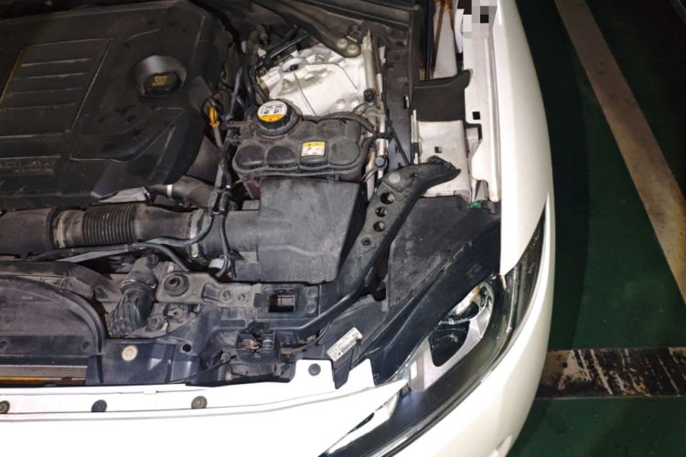 Used Jaguar F-PACE 2019 2.0T Four-Wheel Drive Urban Luxury Edition Engine Bay Left