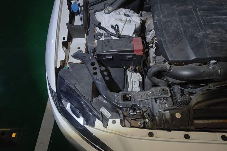 Used Jaguar F-PACE 2019 2.0T Four-Wheel Drive Urban Luxury Edition Engine Bay Right