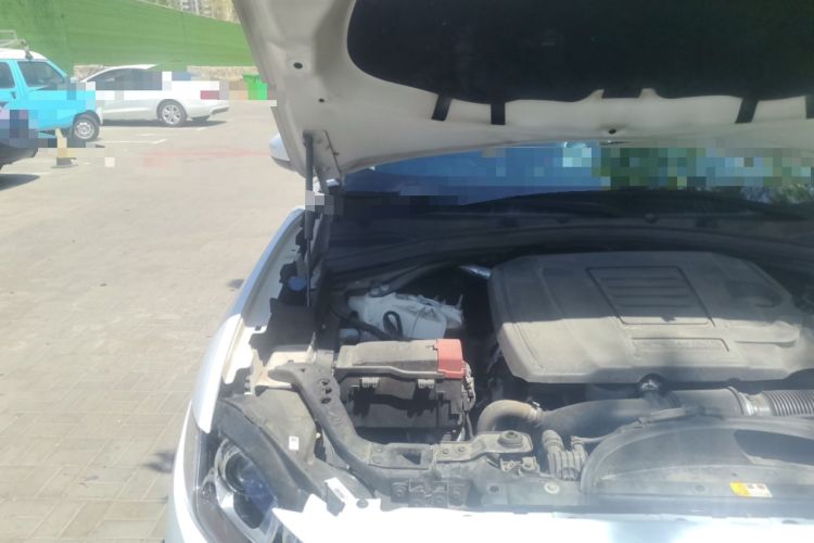 Used Jaguar F-PACE 2019 2.0T Four-Wheel Drive Urban Luxury Edition Engine Bay Right